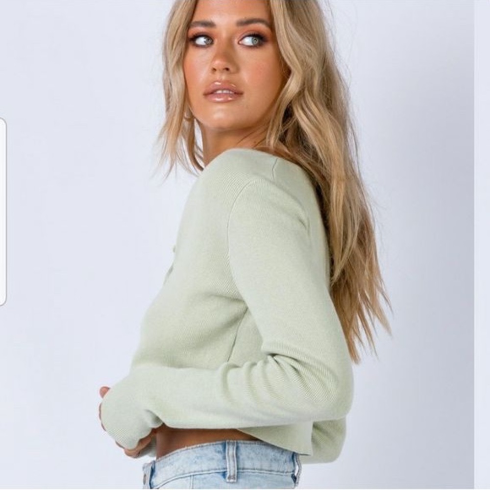 HOST PICK 🌺🌺 PRINCESS POLLY SWEATER 🎉🎉